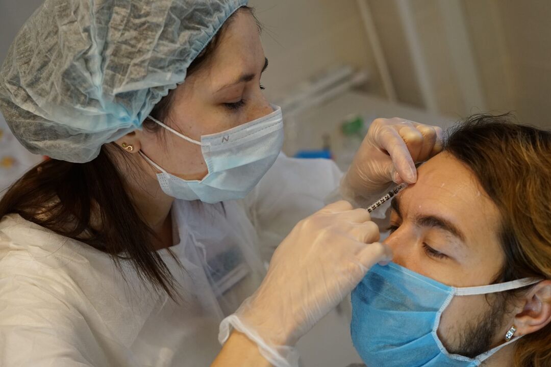 Terapia botulínica procedimiento de inyección para el rejuvenecimiento de la piel facial